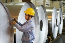 522_1chinese_worker_aluminum_rolls